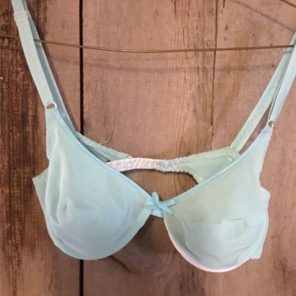 Vintage Woman’s Light Green Lace with Matching Bra - Picture 6 of 8